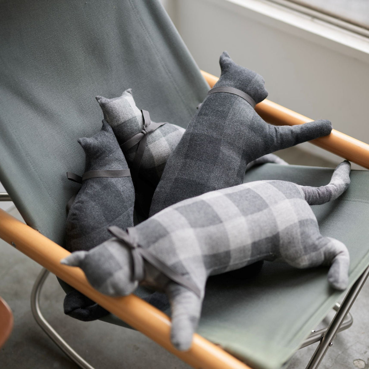 Fab Cat VENT CHECK Cat Body Pillow（予約販売）