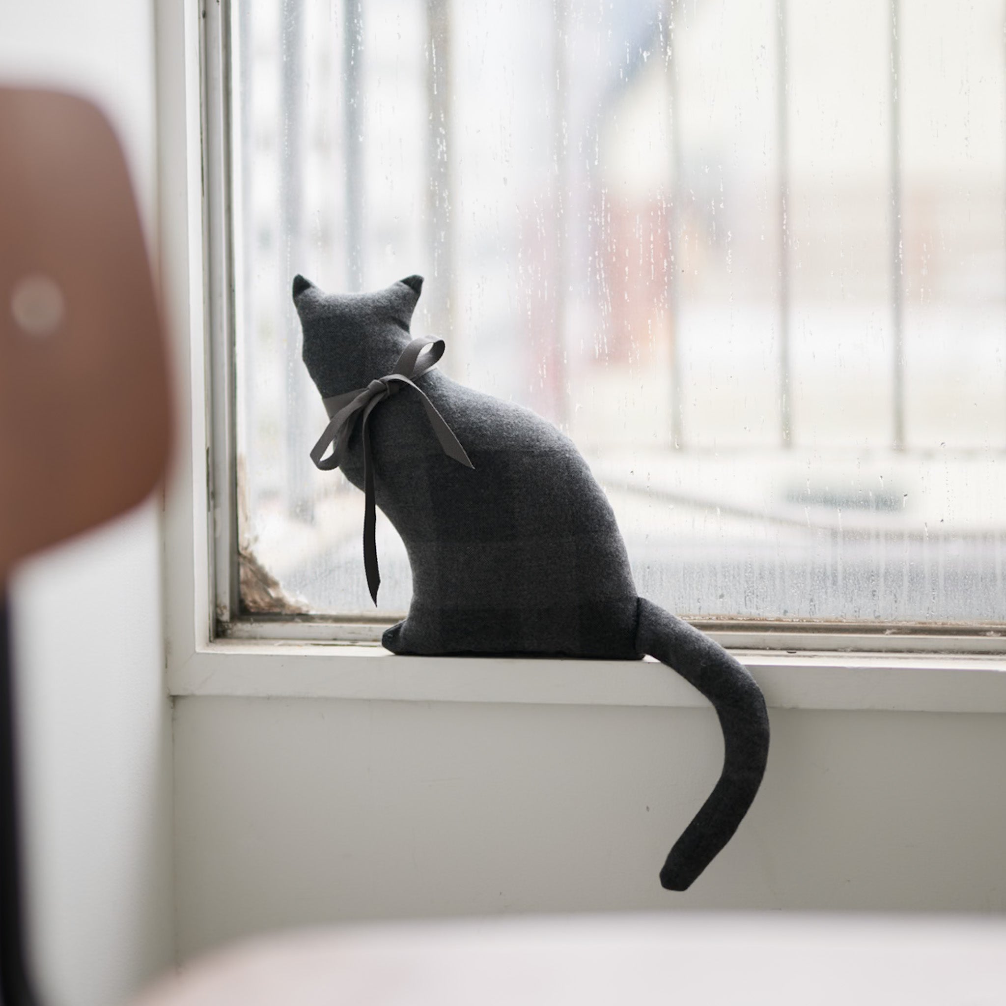 Fab Cat VENT CHECK Cat cushion – LOOM&SPOOL