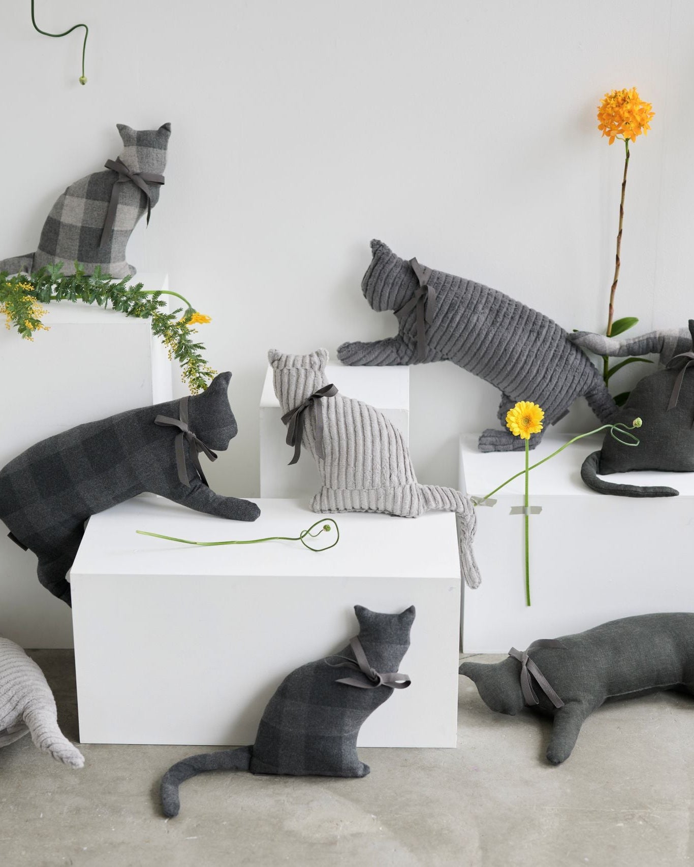 クッション　catstudio Adirondacks Hand-Embroidered Pillow | National Parks Collection by