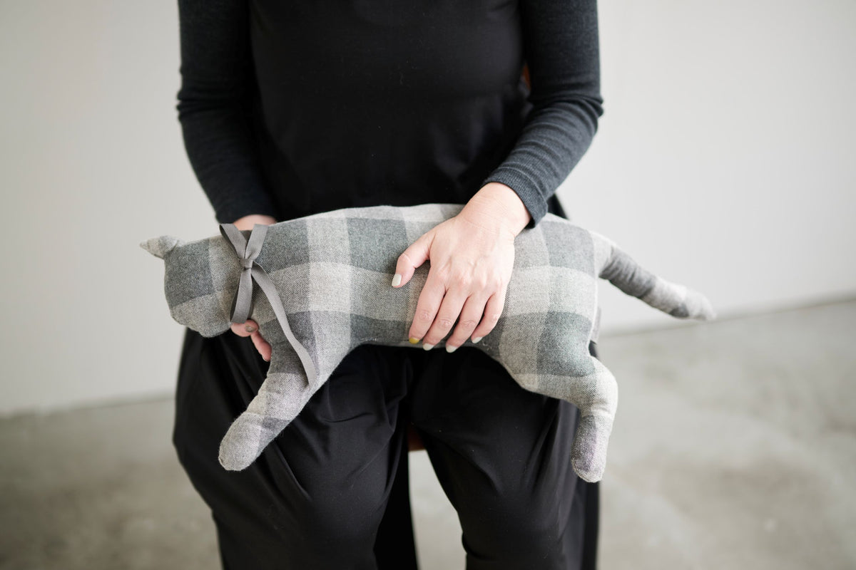 Fab Cat VENT CHECK Cat Body Pillow（予約販売）