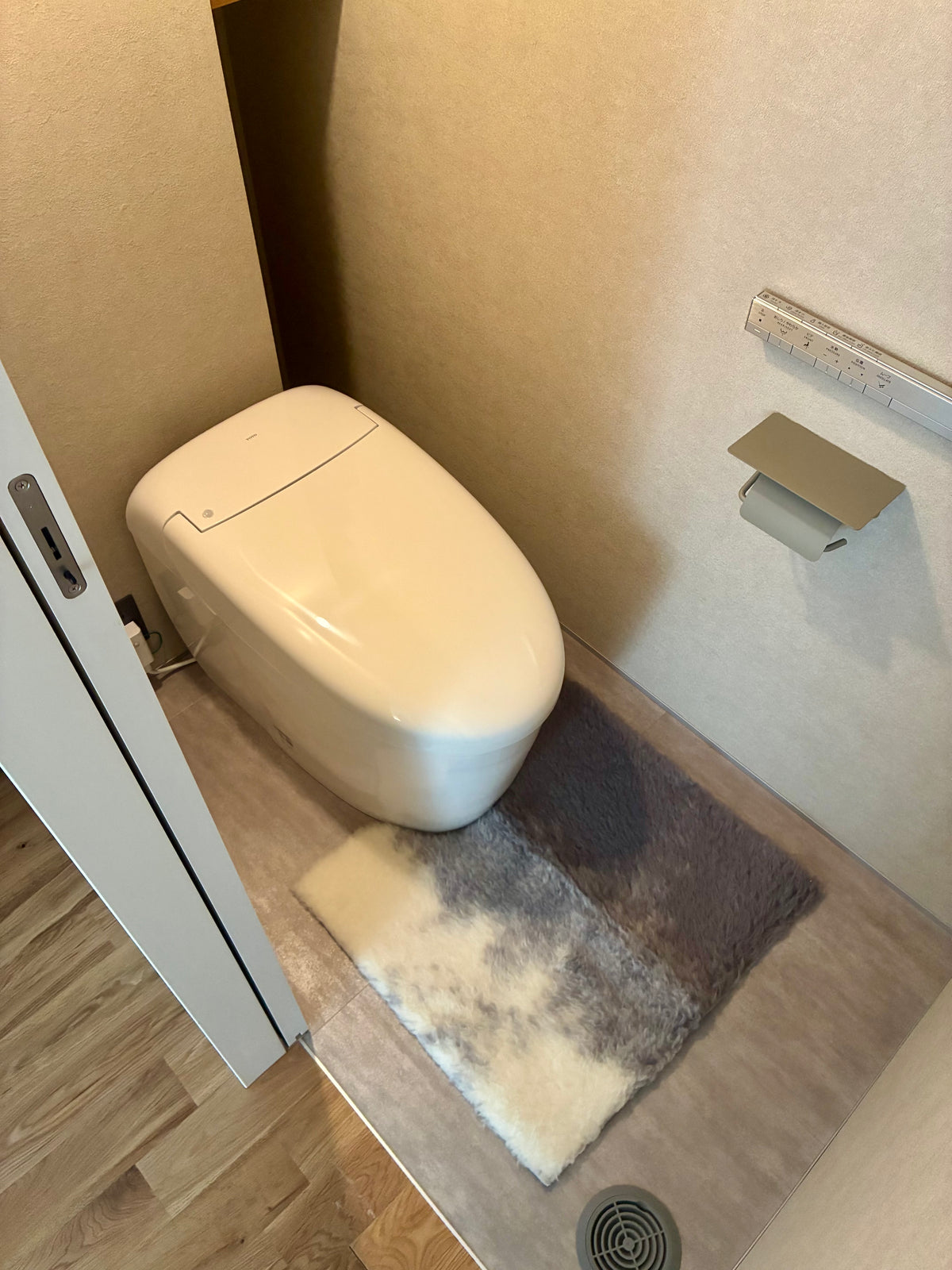 Flood of Light Wool Toilet Mat