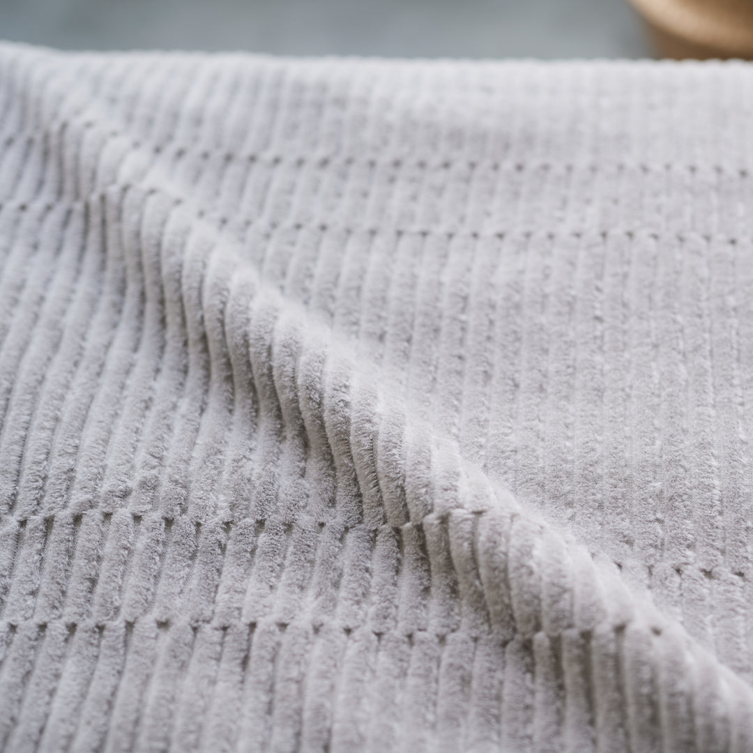 タスマニアラムウ−ル(片面) オ−ガニックコットン(片面) リバーシブル毛布 GRAU for BED – LOOM&SPOOL