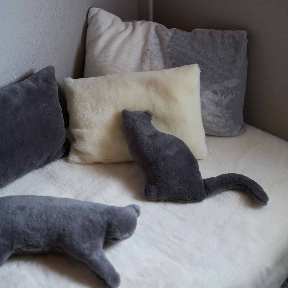 SERENE MERINO WOOL CAT cushion
