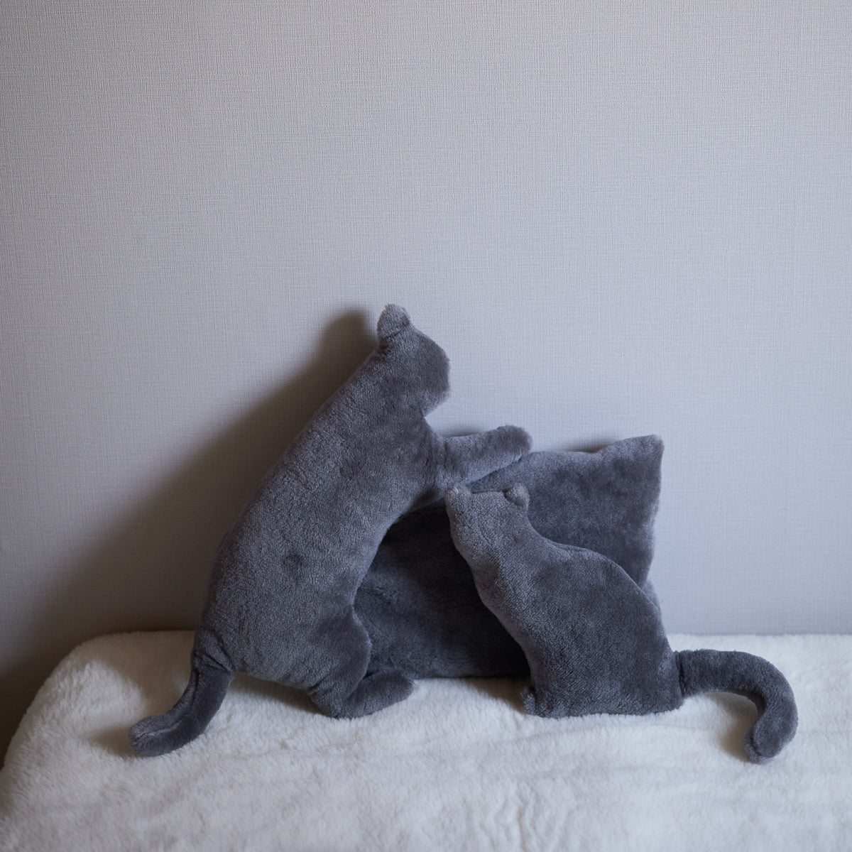 SERENE MERINO WOOL CAT cushion